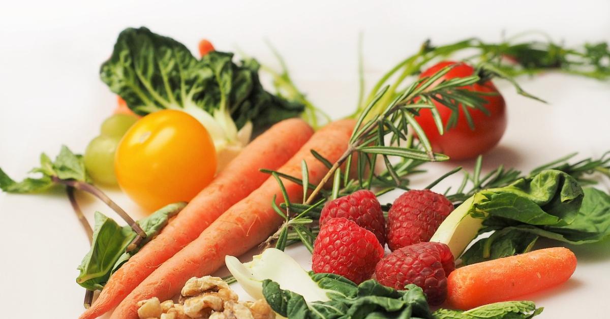 6 Rekomendasi Makanan dan Minuman yang Bisa Mengurangi Bau Badan