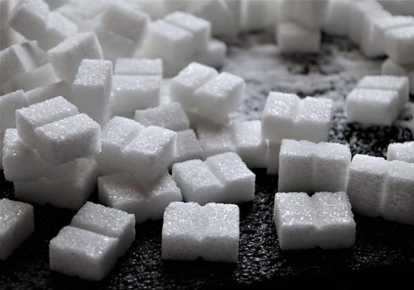 Apa Benar Gula Batu Lebih Aman Dikonsumsi daripada Gula Pasir? Ini Kata Ahli
