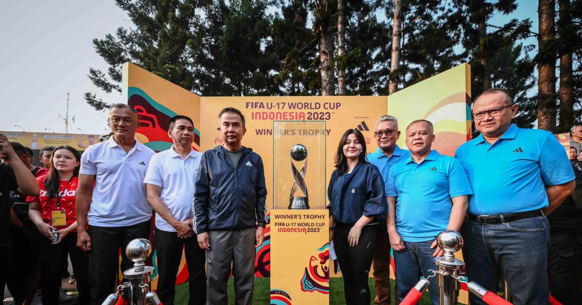Warga Bandung Tumpah Ruah Sambut Trophy Experience, Siap Sukseskan Fifa World Cup U-17