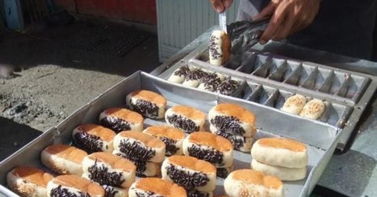 Kue Tradisional dari Indonesia, Kue Pancong, Rasanya hmmm, Nikmat Cocok Menjadi Peneman Minum Kopi atau Teh 