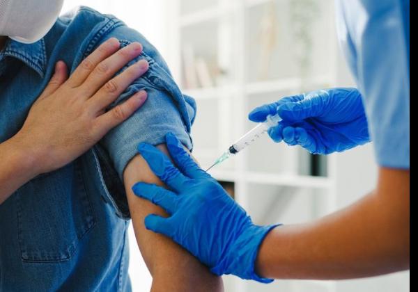 Efek Vaksin AstraZeneca Sebabkan Pembekuan Darah, BPOM: Kasus Langka, Manfaat Justru Lebih Besar