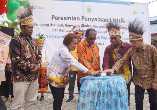 Tembus Akses Menantang, PLN Berhasil Listriki Lima Kampung Di Keerom, Papua