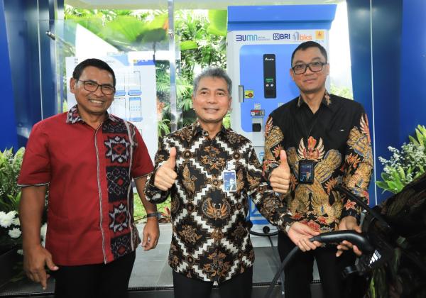 Jadi Akselerator Pengurangan Emisi Karbon, BRI Bersama PLN Resmikan SPKLU di Jakarta 