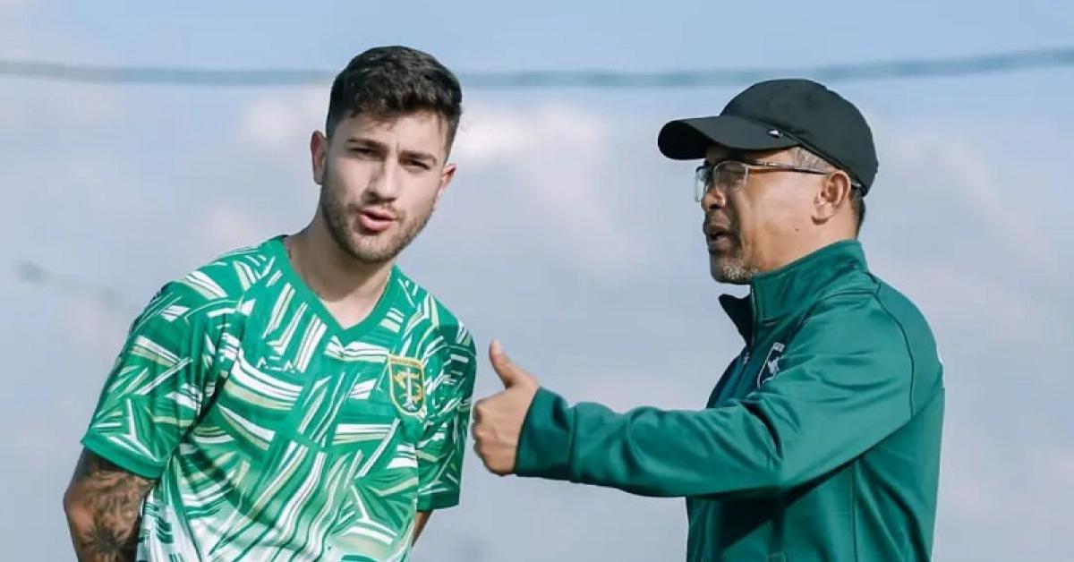 Temui Legiun Asing Anyar Persebaya, Aji Santoso Beberkan Pesan Khusus ke Playmaker yang Idolakan Messi