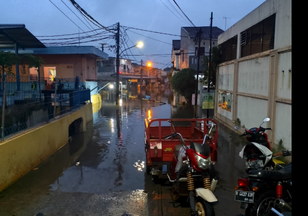 Hujan Deras Sejak Siang, Sejumlah Perumahan di Kota Bekasi Terendam Banjir