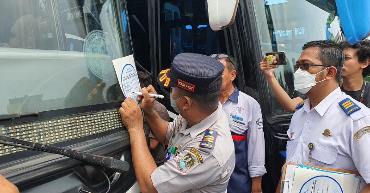 Dishub Kota Bekasi Lakukan Ramp Check Kendaraan dan Pemeriksaan Kesehatan Sopir Jelang Libur Nataru