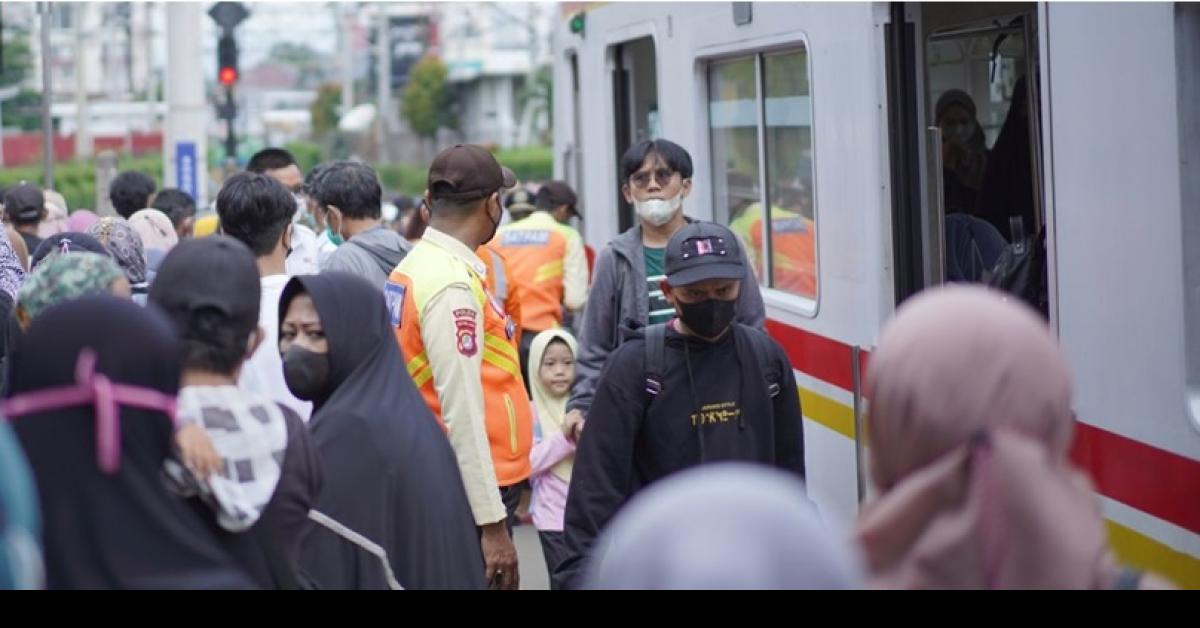 Malam Tahun Baru 2024, KRL Beroperasi hingga Pukul 03.00 WIB, MRT dan LRT Perpanjang Jam Layanan