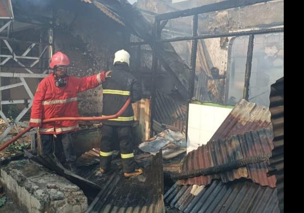 Kebakaran Hanguskan Empat Ruko di Pondok Gede Bekasi, Kerugian Ditaksir Mencapai Rp350 Juta