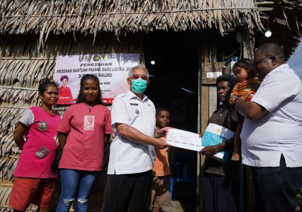 Di Maluku, 1.904 Rumah Tangga Tidak Mampu Mendapat Bantuan Pemerintah Berupa Penyambungan Listrik PLN Gratis