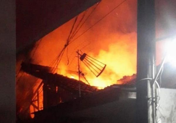 Satu Unit Rumah Hangus Terbakar Diduga Akibat Korsleting Listrik, Kerugian Capai Rp;200 Juta 