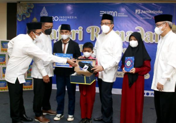 Jamkrindo Bagikan Ribuan Paket Sembako dan Bantuan Sepatu
