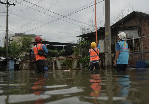 Tantangan Cuaca Ekstrem, PLN Siagakan Petugas Jaga Kelistrikan Andal selama Ramadan