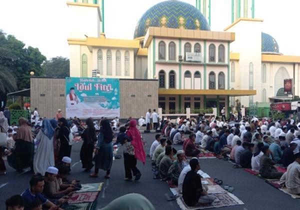 Ribuan Masyarakat Kota Bekasi Padati Masjid Agung Al-Barkah Laksanakan Sholat Idul Fitri 1444 H