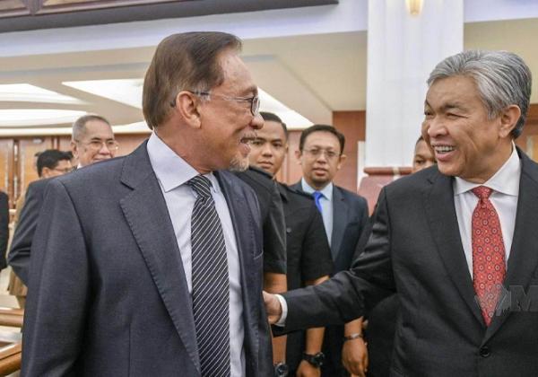 Barisan Nasional-GPS  Dukung Pakatan Harapan, Anwar Ibrahim Bersiap Jadi PM Malaysia