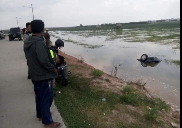 Mobil 'Nyemplung' ke Rawa, Begini Kronologinya
