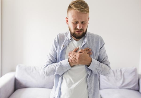 Ciri-ciri Asam Lambung Naik yang Sering Dikira Serangan Jantung: Kenali Dulu agar Tidak Panik