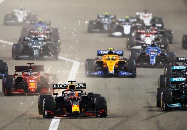 Link Live Streaming F1 GP Singapura, Sainz Pole Position, Verstappen Start Posisi 11 