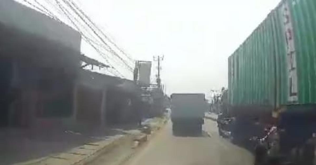Viral! Detik-detik Dara 18 Tahun Tewas Terlindas Kontainer di Tangerang