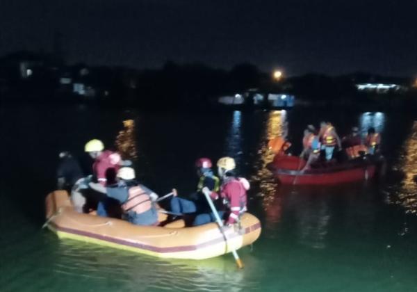 Dua Orang Tenggelam di Situ Rawa Gede Kota Bekasi, Petugas BPBD Terus Lakukan Pencarian Hingga Malam