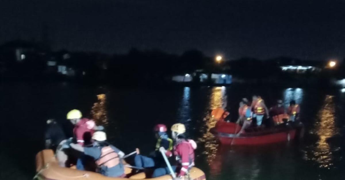 Dua Orang Tenggelam di Situ Rawa Gede Kota Bekasi, Petugas BPBD Terus Lakukan Pencarian Hingga Malam