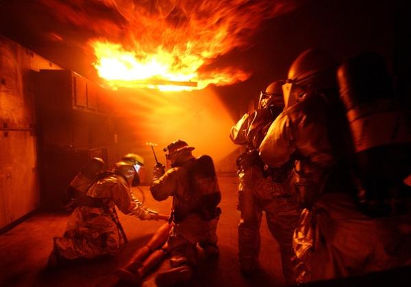 Basemen Gedung Graha CIMB Niaga Sudirman Kebakaran Diduga Akibat Korsleting