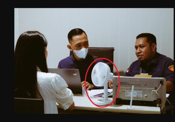 Bikin Salfok! Beredar Foto Sandra Dewi Diperiksa Penyidik Kejagung, Kipas Angin Putih Punya Siapa? 