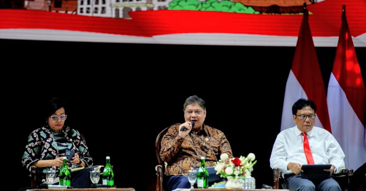 Menko Airlangga Minta Kepala Daerah dan Forkopimda Kendalikan Inflasi