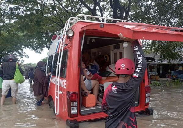 Banjir Mengepung Kabupaten Bekasi, Pemkab, BPBD dan PMI Turun Tangan Melakukan Evakuasi Warga