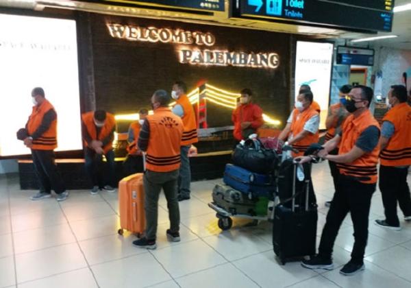 Pakai Rompi Khusus KPK, Sepuluh Anggota DPRD Diboyong ke Rutan Tipikor Pakjo Palembang