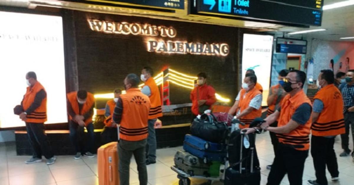 Pakai Rompi Khusus KPK, Sepuluh Anggota DPRD Diboyong ke Rutan Tipikor Pakjo Palembang