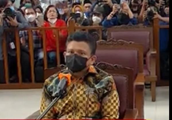 Berhadapan Dengan Ketua Majelis Hakim, Ferdy Sambo Duduk Kenakan Batik di Tengah Ruang Sidang