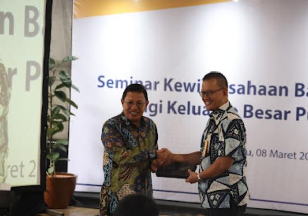 Seminar Kewirausahaan Bank Mandiri atas pen bagi Keluarga Besar Purna Adhyaksa