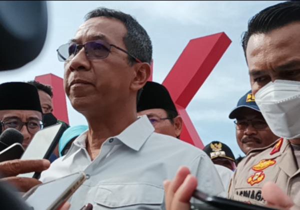 Jokowi Bagi-Bagi Sembako di Depan Istana, Heru Budi: Tidak ada Kaitannya dengan PHPU di MK
