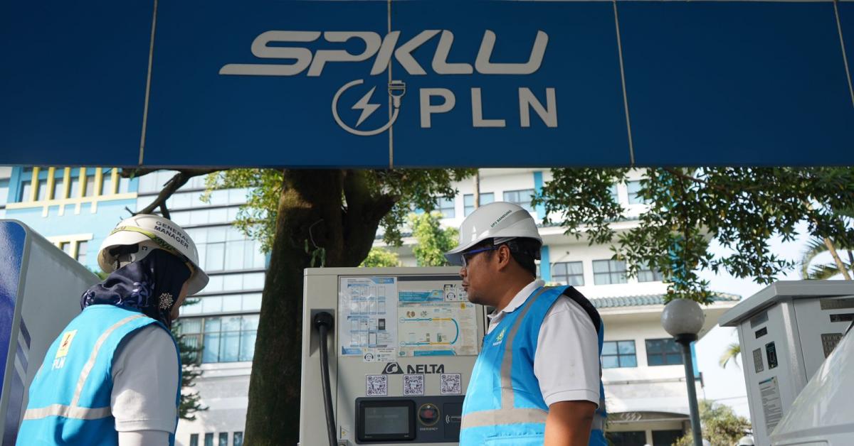 GM PLN Jabar Lakukan Inspeksi, Pastikan SPKLU Siap Layani Pemudik