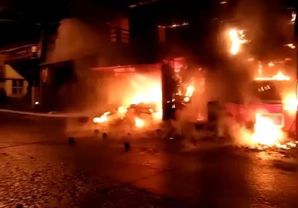 Dua Kios di Jalan Dewi Sartika Bekasi Habis Dilalap Api, Kerugian Mencapai Rp1 Miliar
