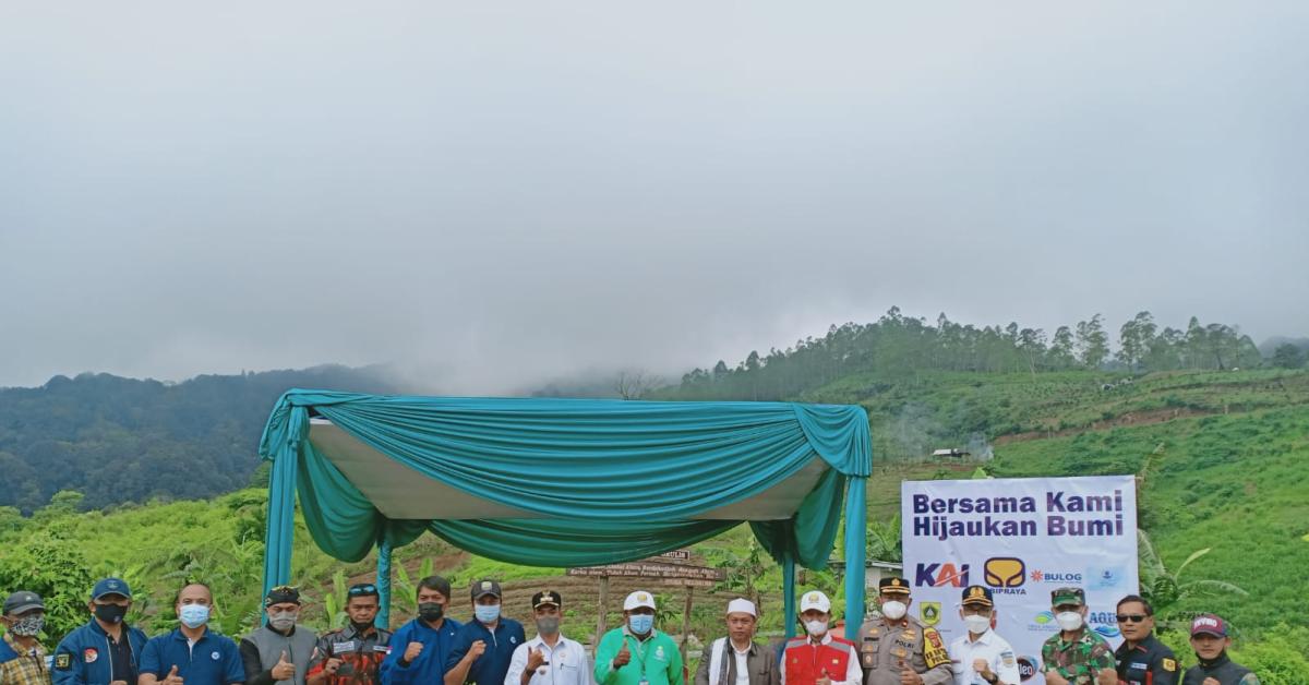 Brantas Abipraya Berkolaborasi Menghijaukan Desa Cibeureum Bogor