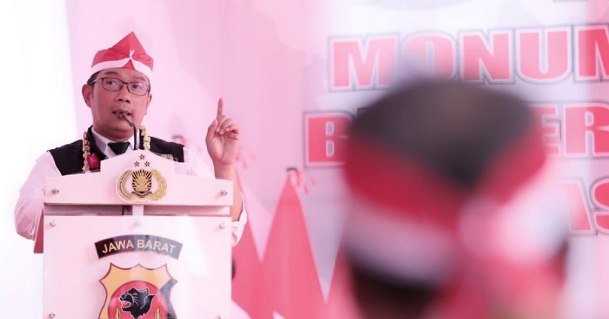 Ridwan Kamil Resmikan Monumen Perajin Bendera Merah Putih Leles di Garut