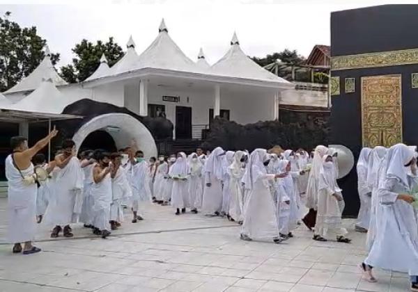 Bacaan Manasik Haji Lengkap dengan Bahasa Arab Latin Beserta Artinya