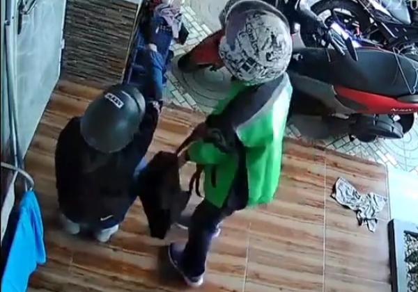Nyamar Sebagai Driver Ojol, Dua Pencuri di Tangerang Gasak Motor Nmax, Uang Tunai, dan Emas Antam