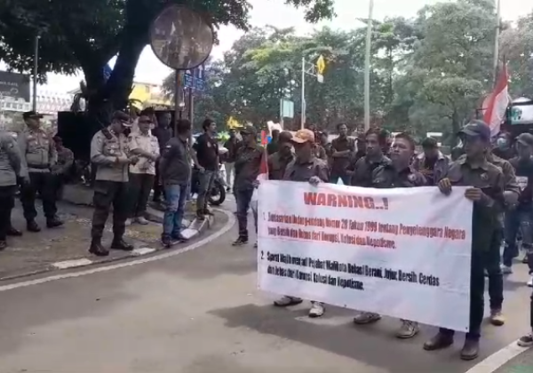 Puluhan Orang Demo di Pemkot Bekasi, Tuntut PJ Wali Kota Tidak Rotasi Mutasi Jabatan