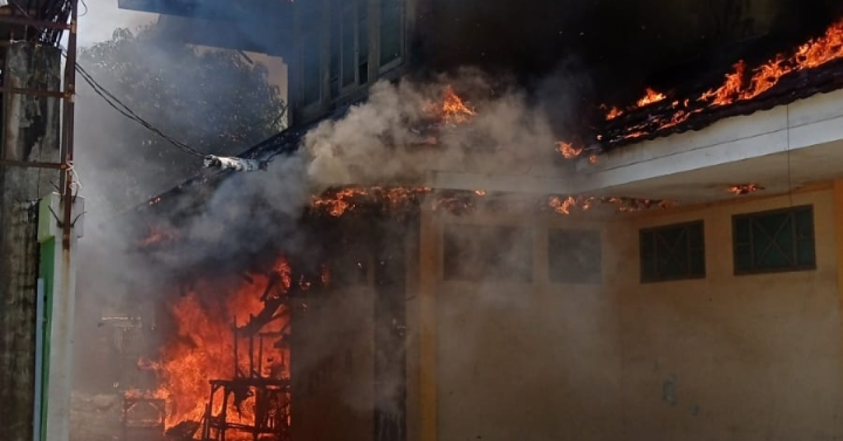 Gedung Serbaguna di Perumahan Narogong Bekasi Terbakar, Diduga Akibat Anak Kecil Main Petasan 