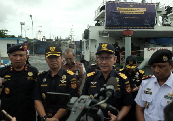 Lewat Operasi Laut Terpadu Jaring Sriwijaya, Bea Cukai Tangkap Kapal Pengangkut BBM Ilegal