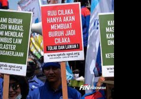 Cabut Omnibus Law, Ribuan Buruh Gelar Aksi di Gedung DPR