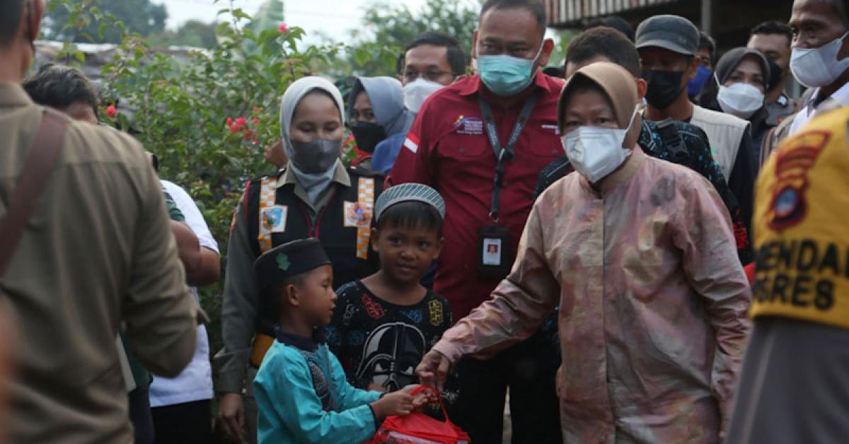 Kehadiran Mensos Risma Dirasakan Masyarakat Korban Banjir di Kalteng