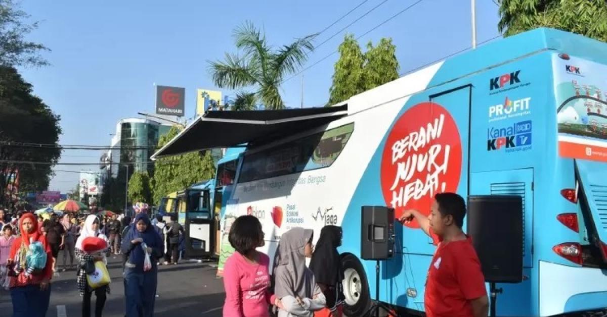 Masyarakat Kota Bekasi Sambut Roadshow Bus KPK 