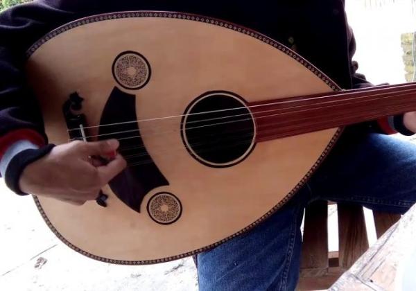 Cara Bermain Alat Musik Gambus Bagi Pemula, Dijamin Langsung Jago