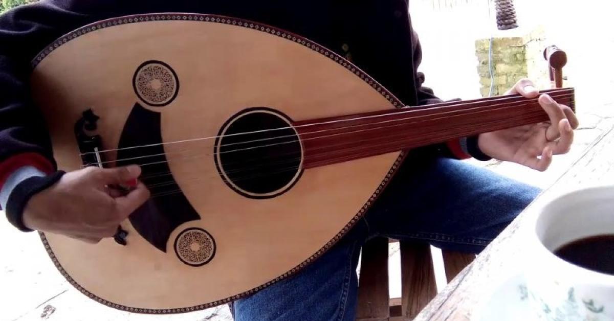 Cara Bermain Alat Musik Gambus Bagi Pemula, Dijamin Langsung Jago
