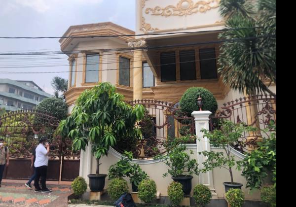 Kondisi Terkini Penggeledahan Rumah Ketua KPK Firli Bahuri di Villa Galaxy Bekasi