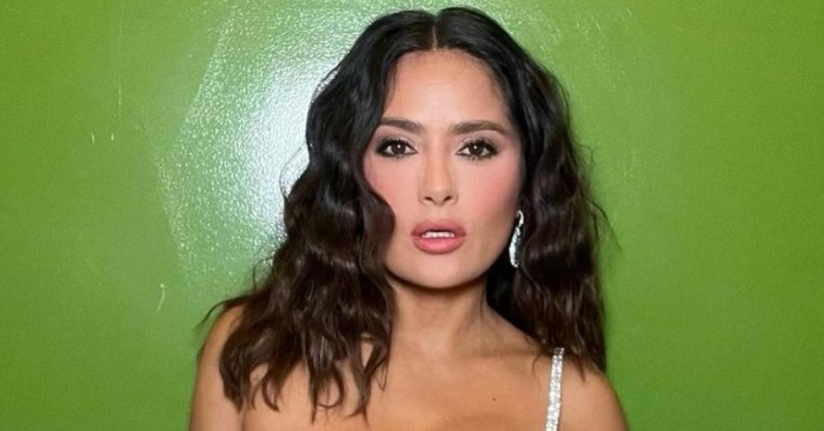 Salma Hayek Pantangan Cuci Muka Usai Bangun Tidur, Ini Alasannya