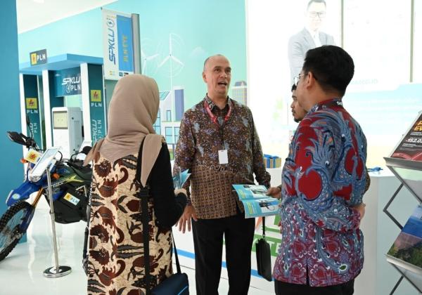 PLN Tebar Promo Tambah Daya Listrik dan Bagi Merchandise Menarik Di IIMS 2024
